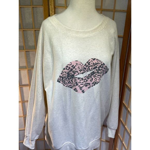 WildFox Lg Lipstick Fleece  - Picture 14 of 14